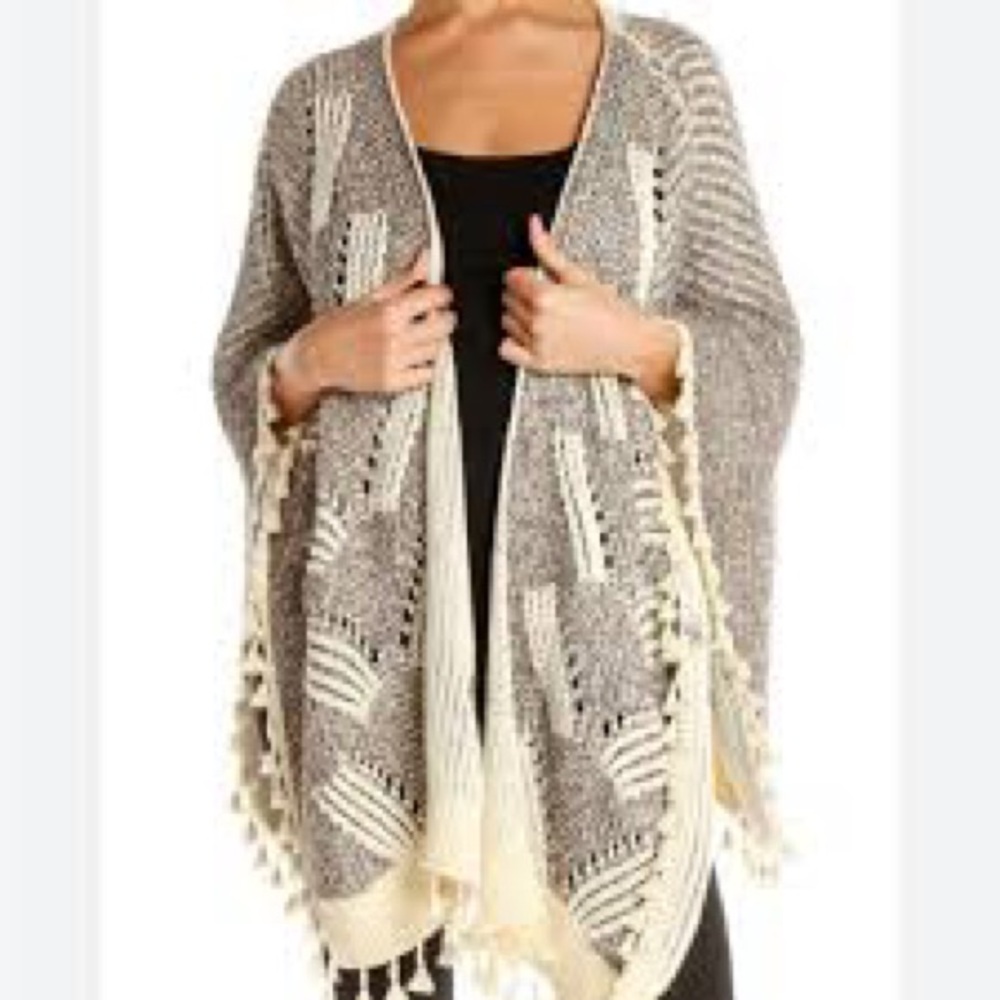 NWT Roffe Fringed Boho Poncho Blanket Wrap Tassel Kimono Grey Cream OS